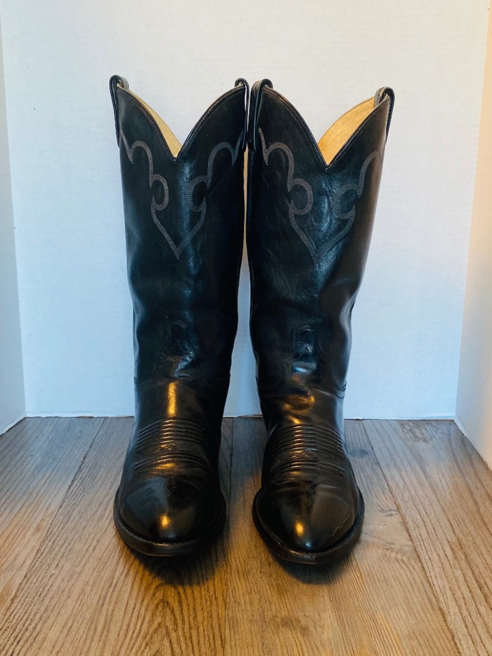 Vintage J. Chisholm, USA Hand Made Mens Leather Classic Western Boots, 9.5 D.